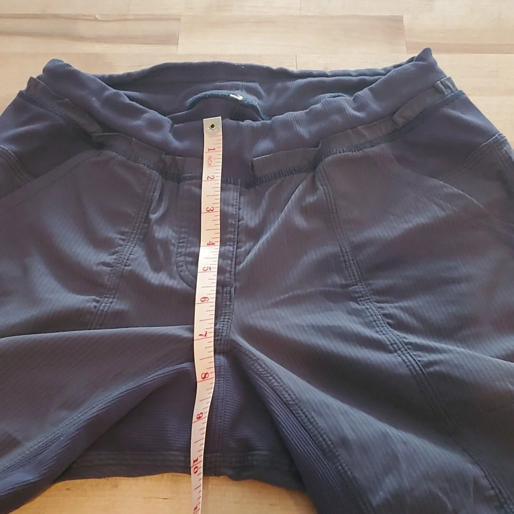 Lululemon Ankle Pants Striped Elastic Waist Athleisure Women Size 4